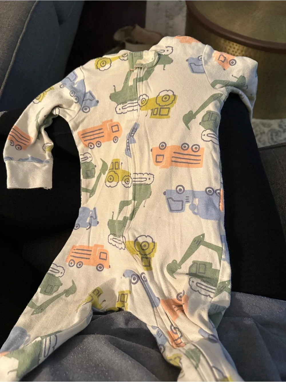 Lot of 14 baby pieces size 6-9 and 9M